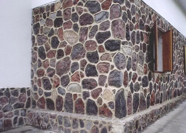 Отделка фасада камнем облицовка цоколя и стен камнем в Орше 7