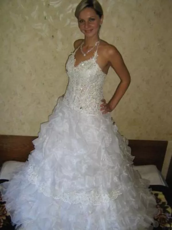 Продам очень красивое свадебное платье;  размер 46-48